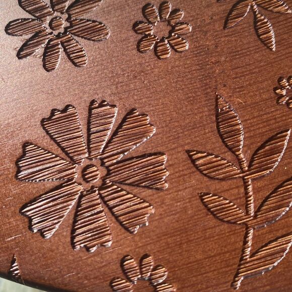 Girl Meets Farm NWT 10” Diameter Wooden Cake Stand. Pretty Engraved Flowers - Picture 3 of 5